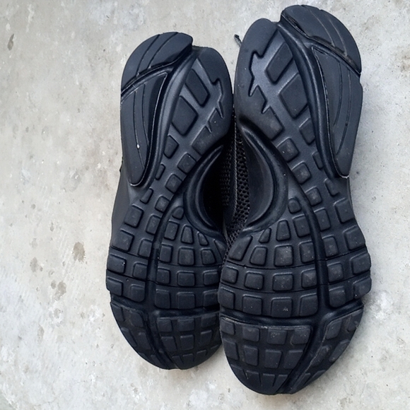 Youth Nike Presto Fly Sneakers (4y) - Picture 6 of 9